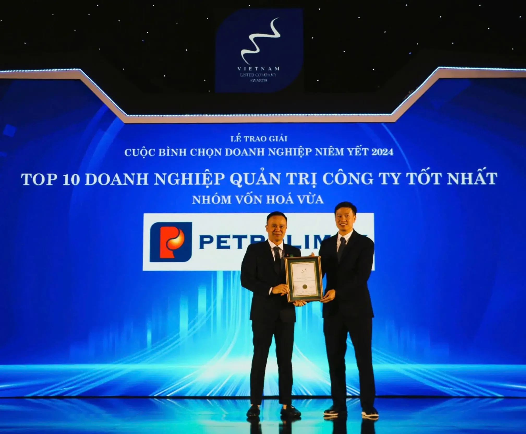 Hai giải thưởng lớn về Báo cáo thường niên và Quản trị công ty năm 2024 đã được trao cho Petrolimex